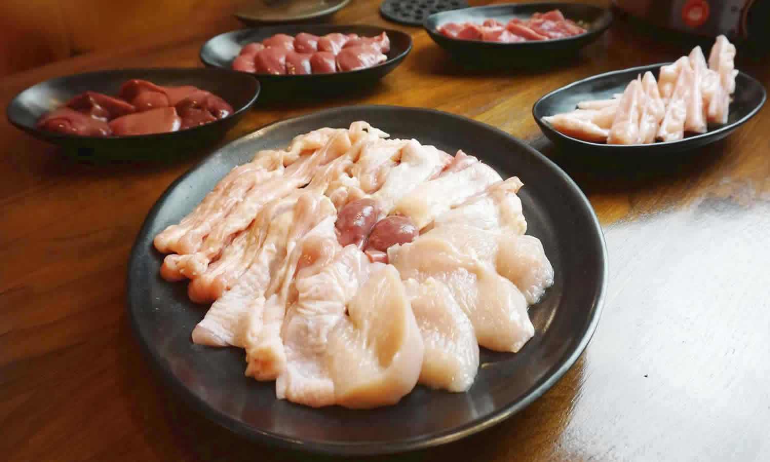 鶏っこの厳選素材　鶏肉の盛り合わせ